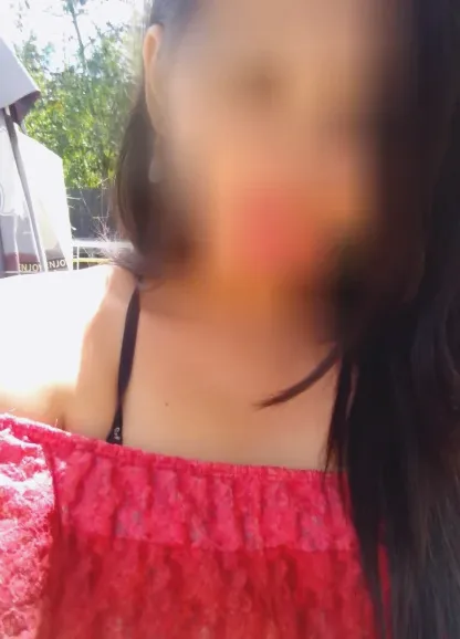 Amina, 31