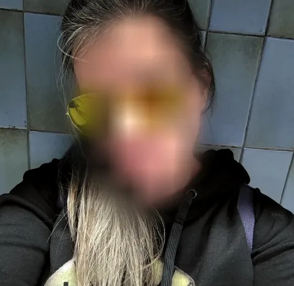 Claudia, 39