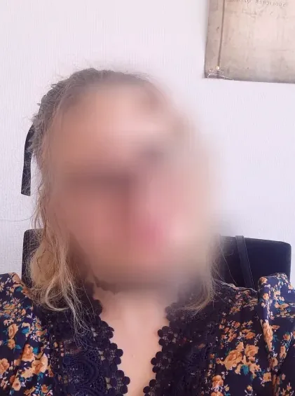 Emina, 32