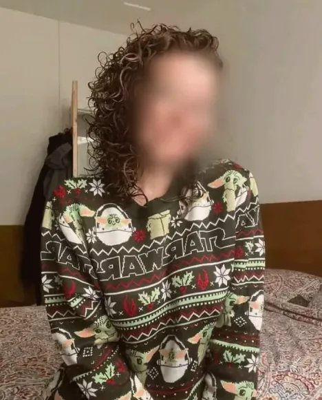 Eva, 33