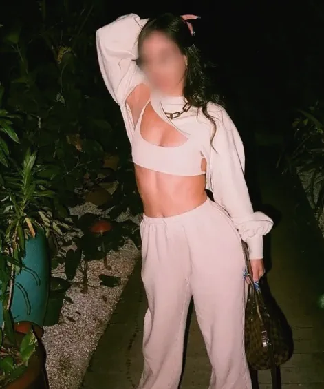 Julia, 19