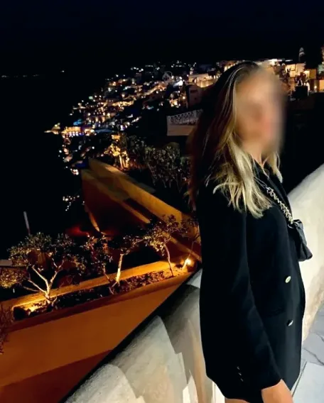 Julia, 32