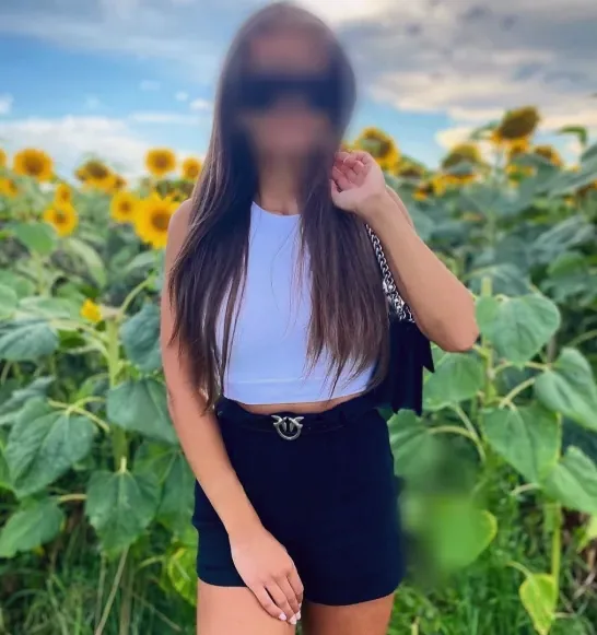 Lara, 25