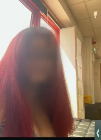 Larissa, 19