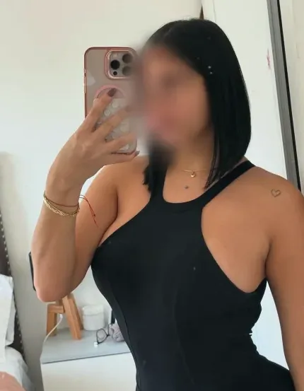 Sabrina, 28